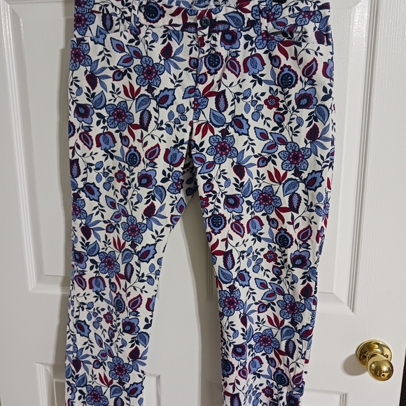 Khakis by GAP slim city floral pants - Picture 2 of 9